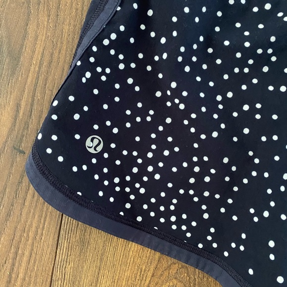 - Lululemon Shorts, size 8. Length 2.5 - Picture 3 of 8